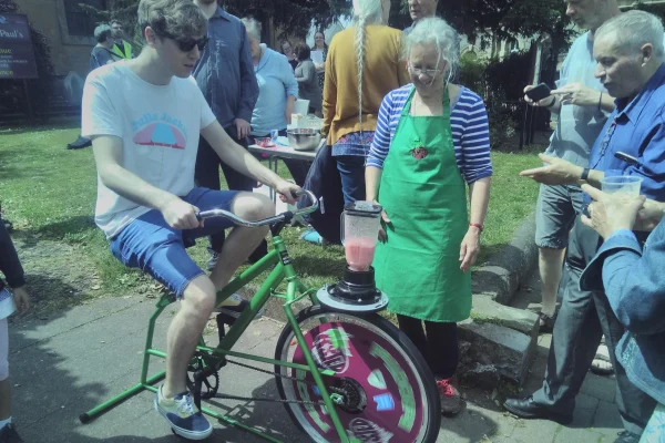 IMG_20190601_113547.jpg apple juicing by bike crop